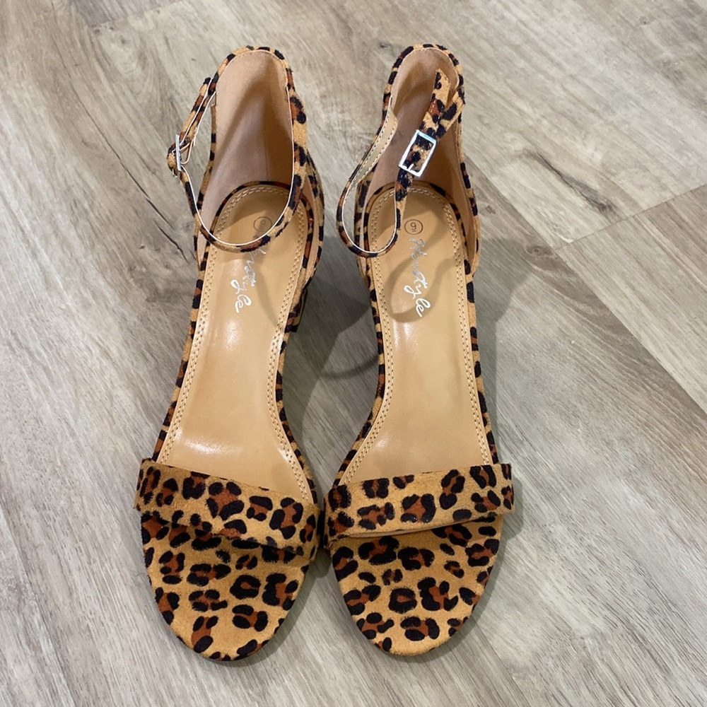 NEW Women’s Herstyle Sunday Leopard Sandals - Picture 2 of 4